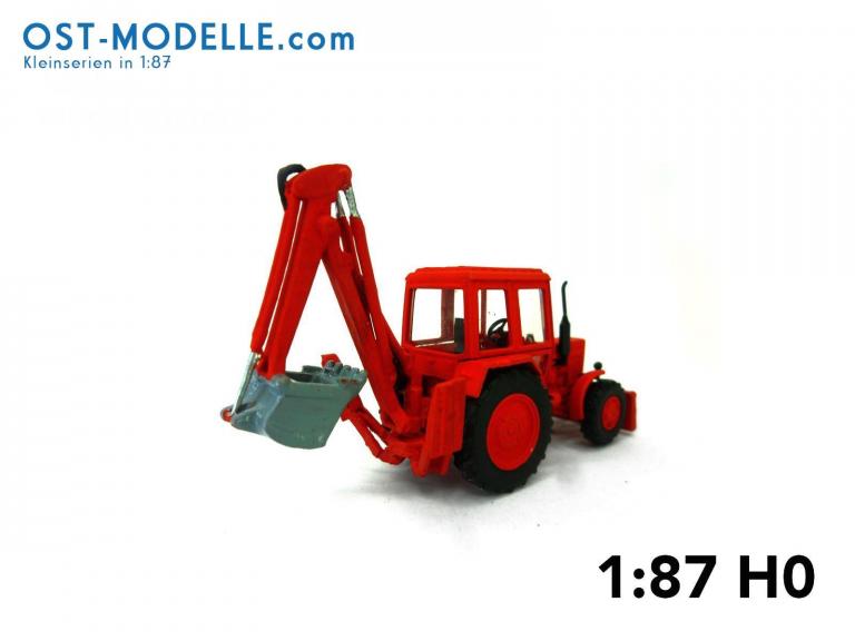 Traktorbagger MTS-82 Schiebeschild – rot Fahrstellung